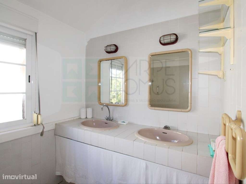 Moradia T6, lote 915m2, próxima da praia, na Parede, Cascais-23