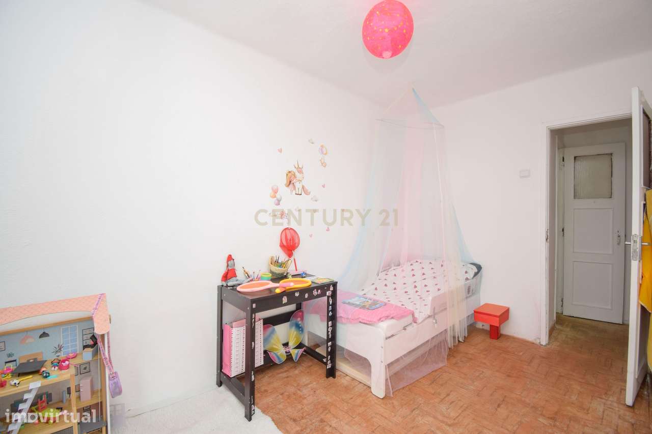 T2 duplex com sótão nas Pedralvas, Benfica-12