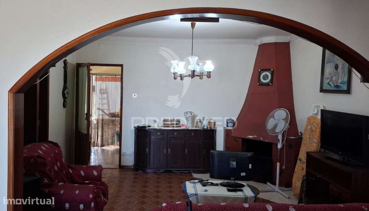Moradia T2 com anexos e terreno na Vila de Alpiarça. - Grande imagem: 2/12