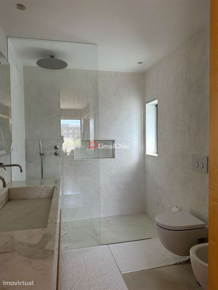 Moradia de Luxo T-3 à praia da Madalena-11