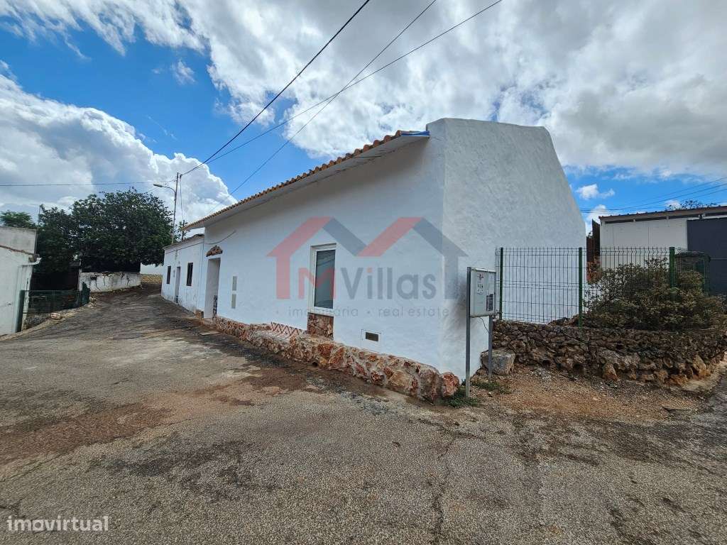 Moradia V2 + 1 recuperada em Alte - Loulé-28