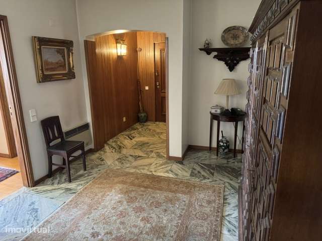 Apartamento T5 na Rua do Campo Alegre-7