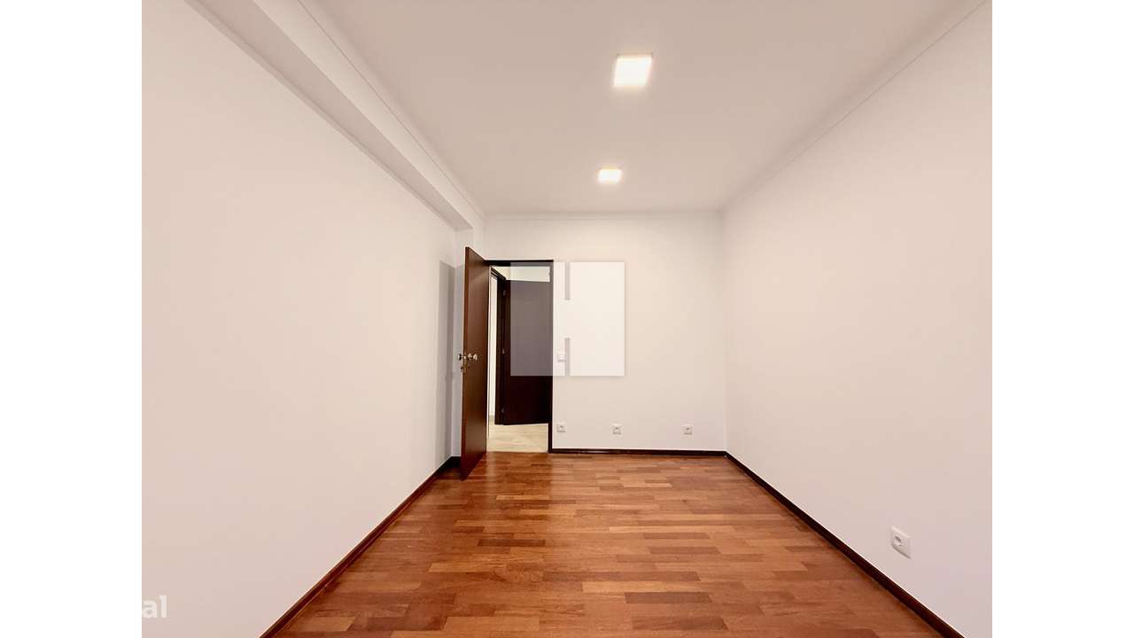 T3 Remodelado no Centro da Figueira - Grande imagem: 5/32