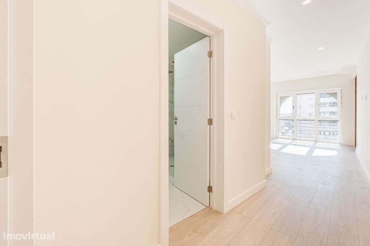 T4 Premium | 172 m² | Acabamentos de Luxo | 9.º Andar | Massamá – A Me-10