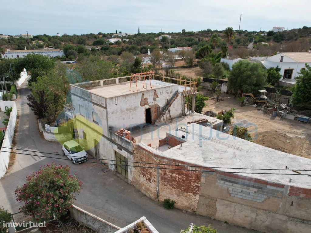 Moradia para reconstrução localizada na Patã, Boliqueime