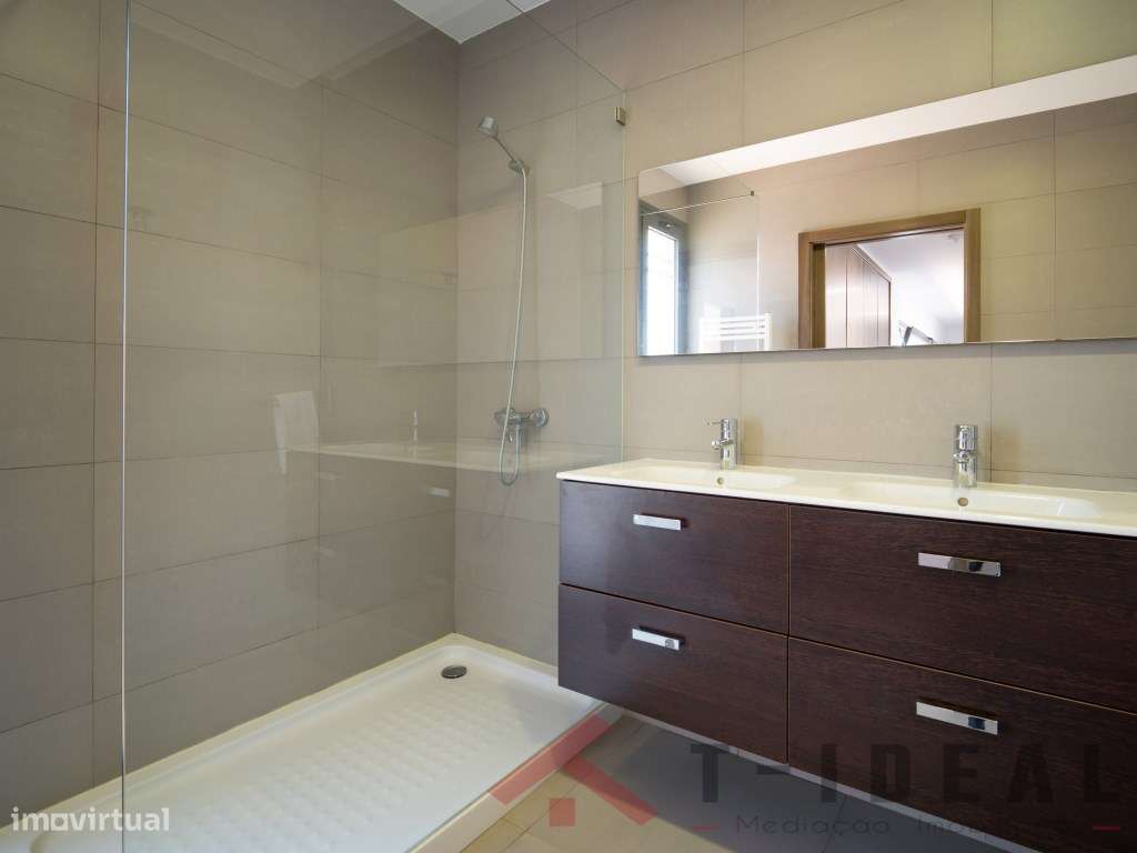 Moradia T4 Moderna Vista Mar-57