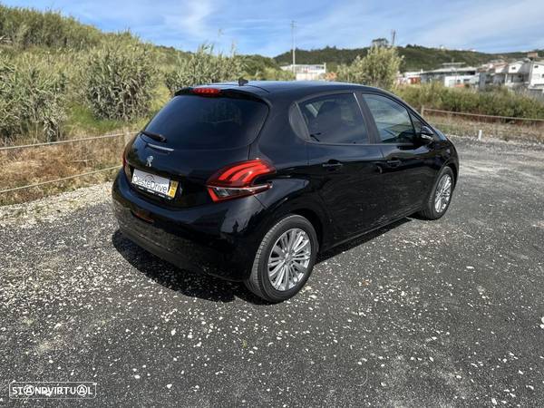 Peugeot 208 1.2 PureTech Signature - 5