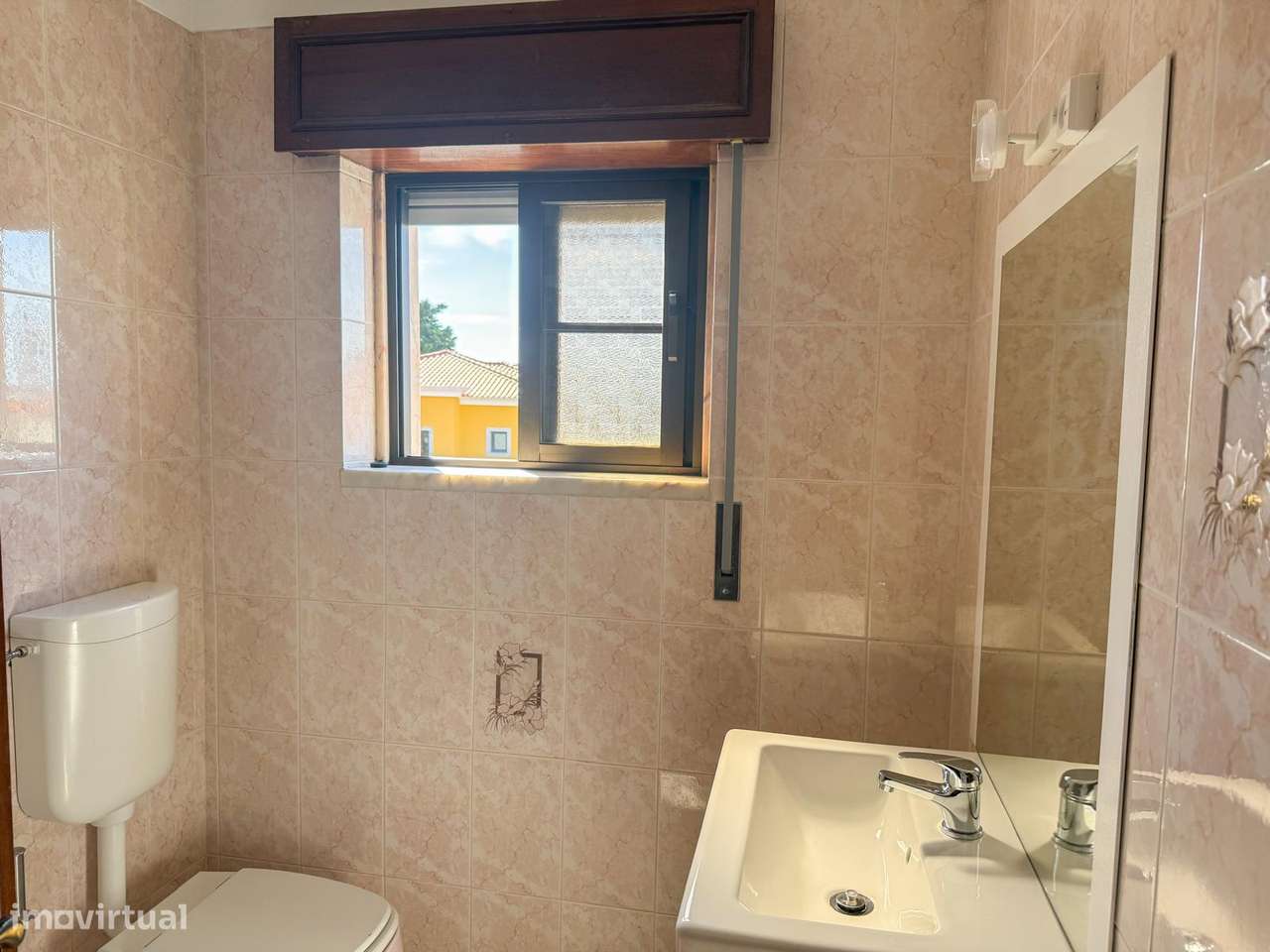 T3 Centro de Queijas, Oeiras. Parqueamento, Arrecadação, Varandas.-17