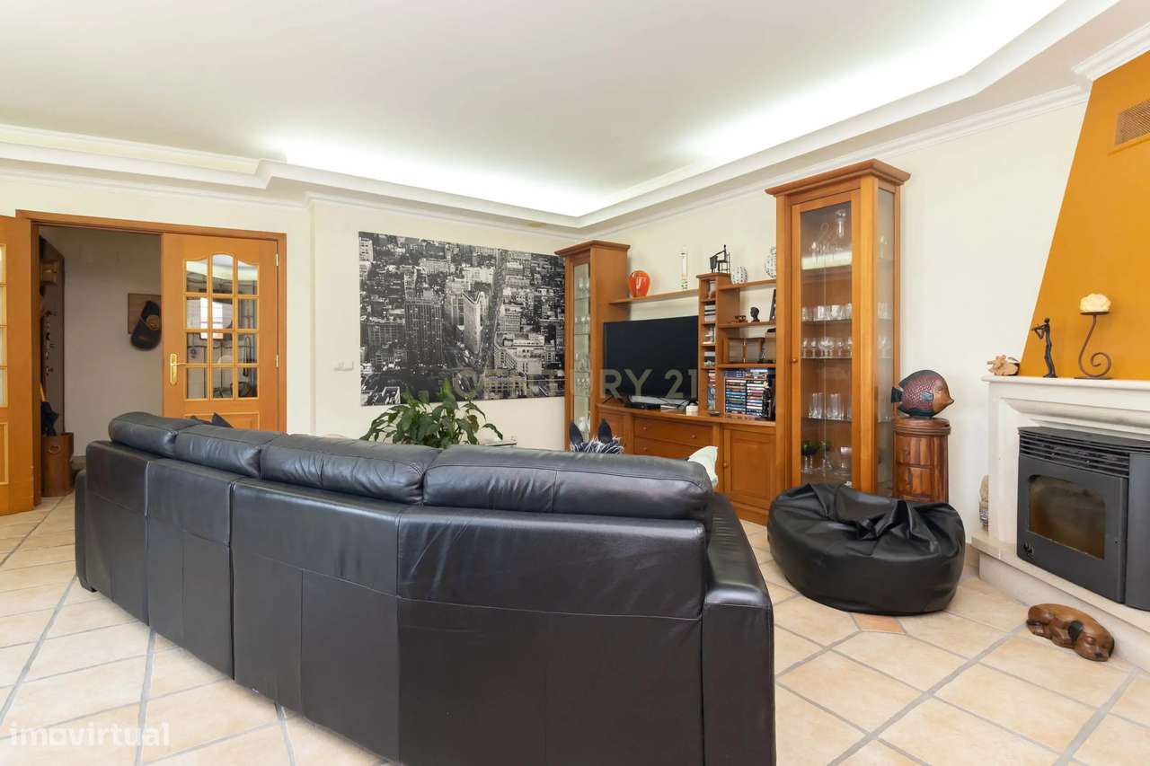 Moradia duplex de 5 assoalhadas com cave em Azeitão - Grande imagem: 5/55