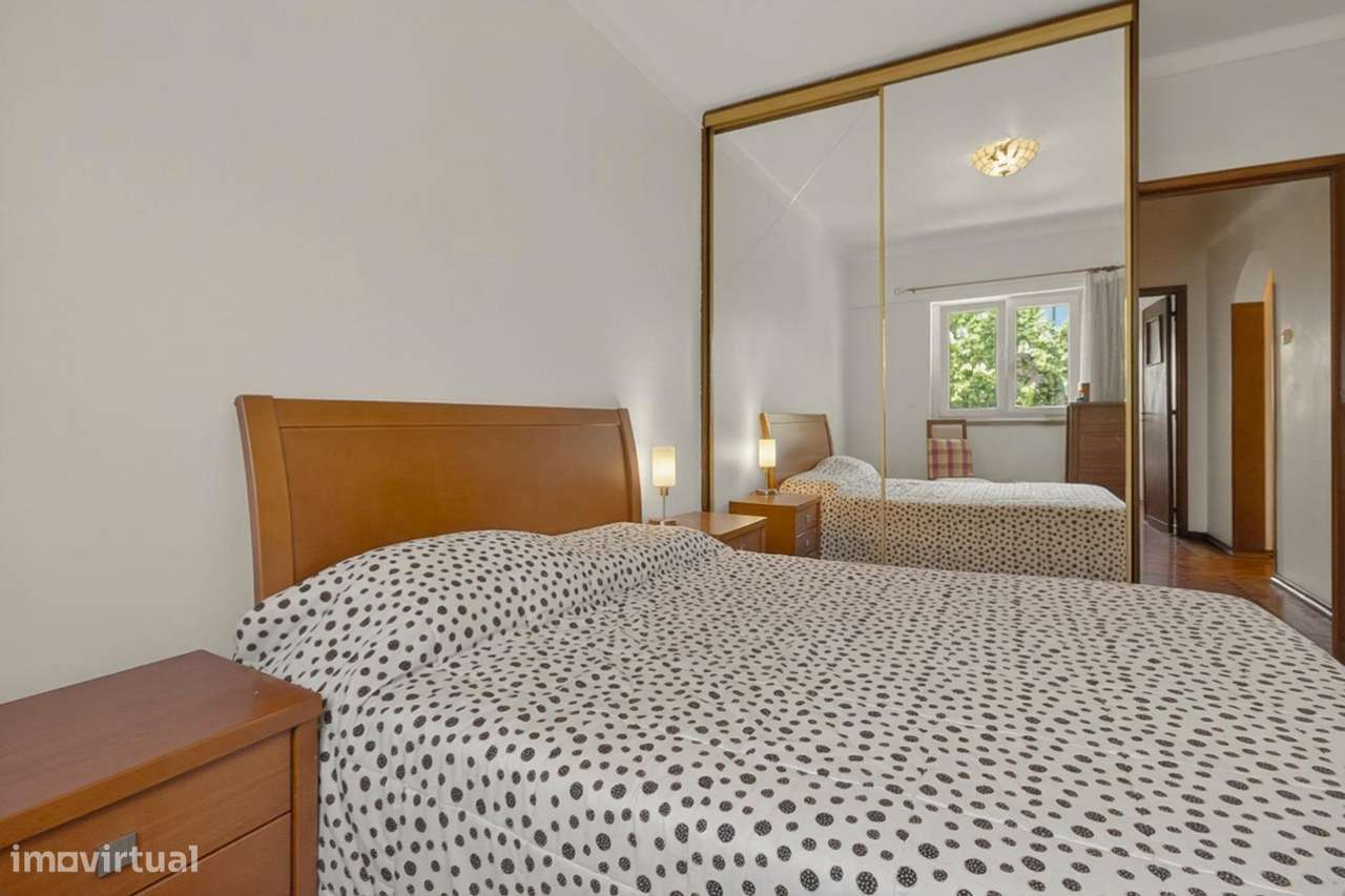 Apartamento T5 luminoso na Av. da Liberdade | Fundão-10