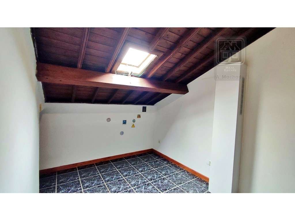 VENDA de CASA - MORADIA com garagem, jardim e quintal - Pico da Ped...-42