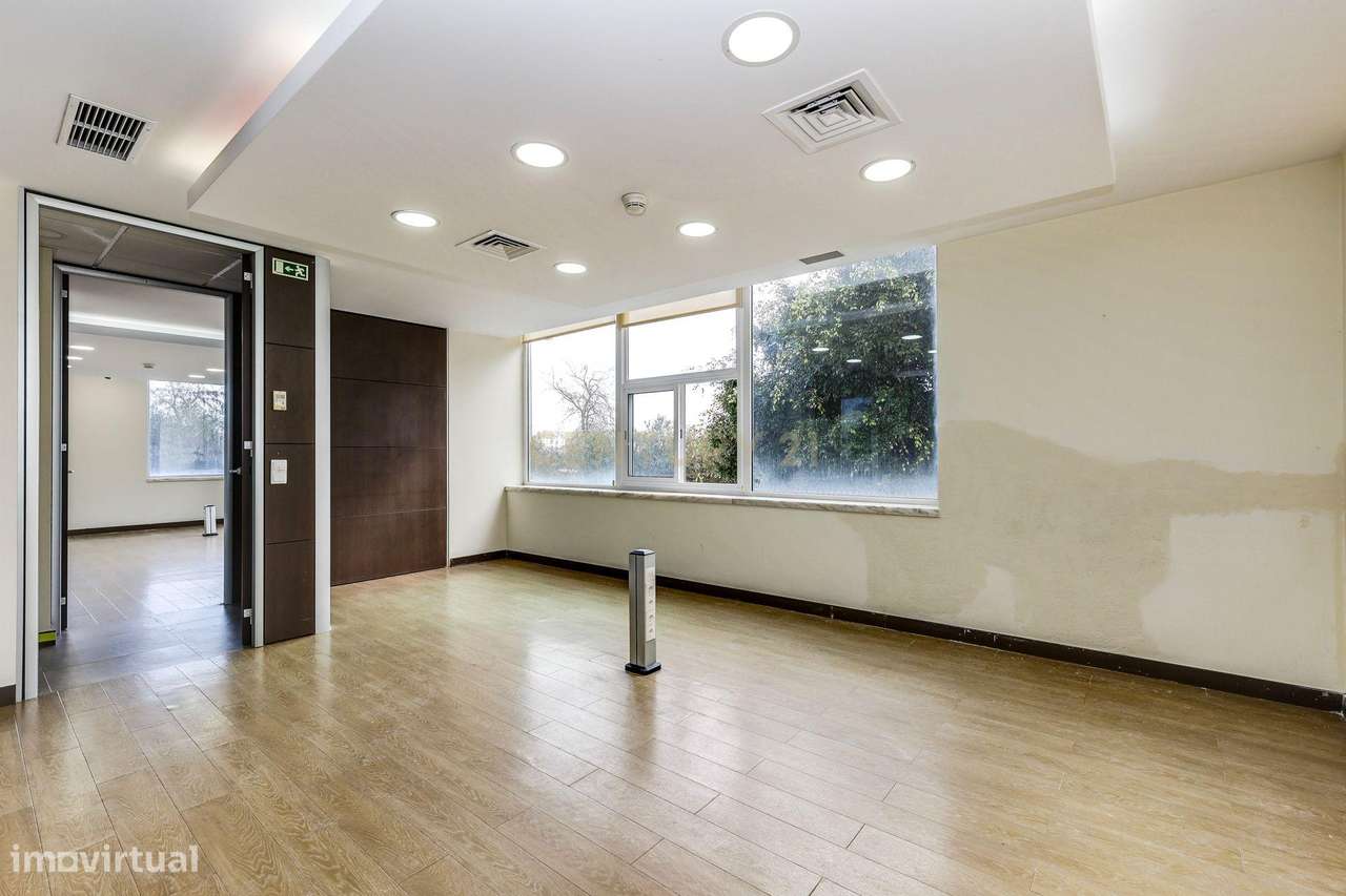 Espaço Comercial no Areeiro – Rua Sarmento de Beires - Grande imagem: 5/46