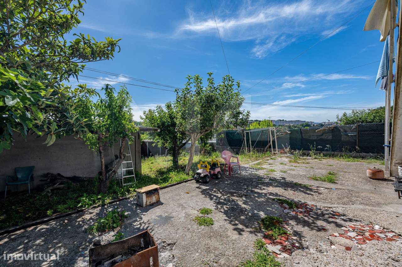 Moradia T3 com Jardim, Armazém e Terreno de 622 m² em Santo Tirso-22