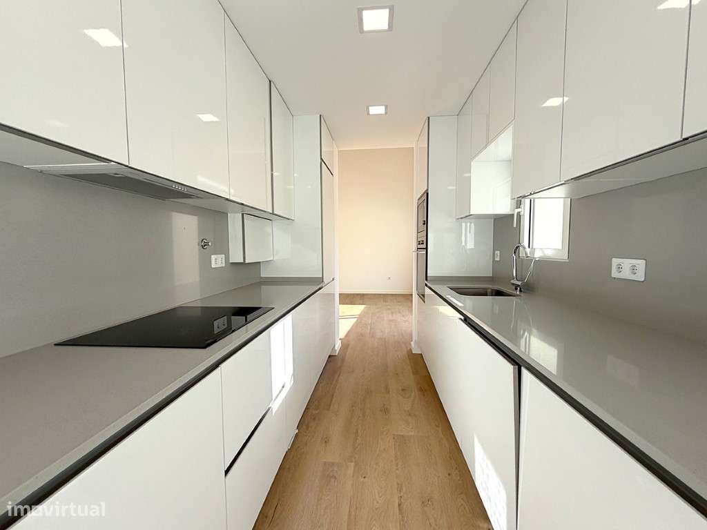 Moradia T3+2 a venda e a Estrear no Centro da Costa da Caparica .A ... - Grande imagem: 4/18