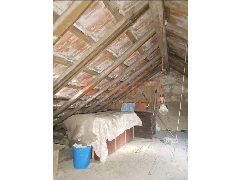 Moradia em Santarém para restaurar - Grande imagem: 4/4