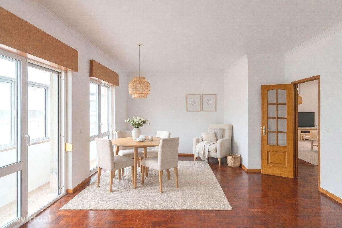 T2 Duplex com 101 m2 e 2 WC – Um apto. diferente na Amadora-0