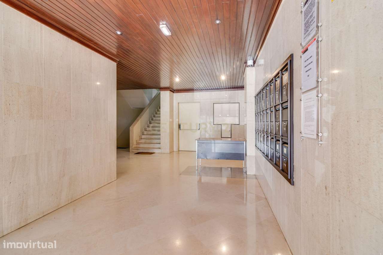 Um dos poucos T4 disponíveis | 148 m² | 2 Elevadores | Excelente Local-32