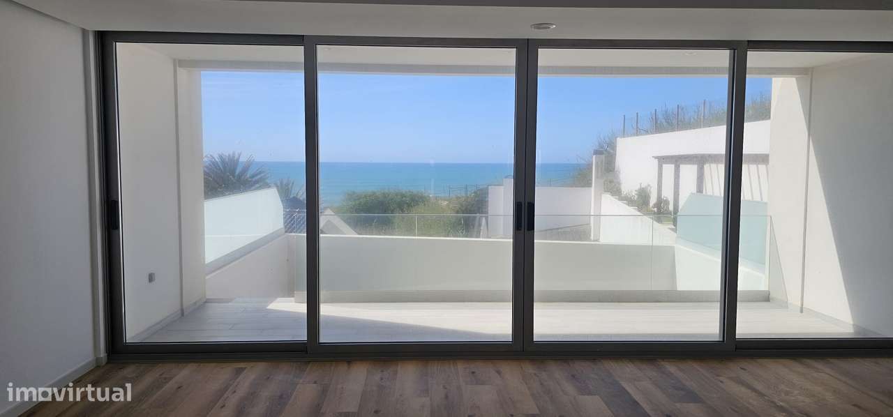 **Moradia Geminada com Vista Mar e pátio na Costa de Prata**-1