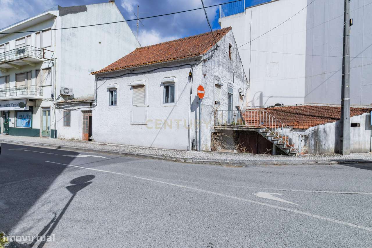 Moradia com Potencial de Reabilitação ou Projeto de Construção-0