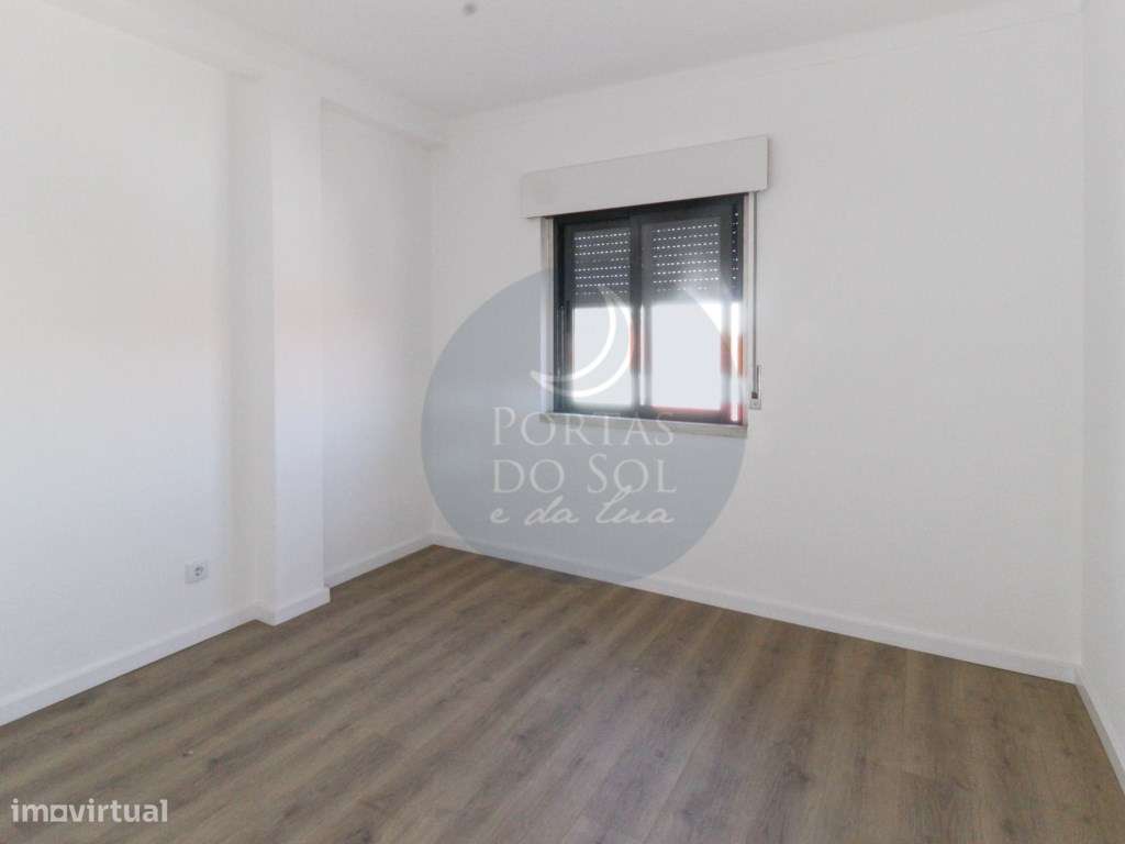 Moradia V2 c/ Loja e Terraço-7