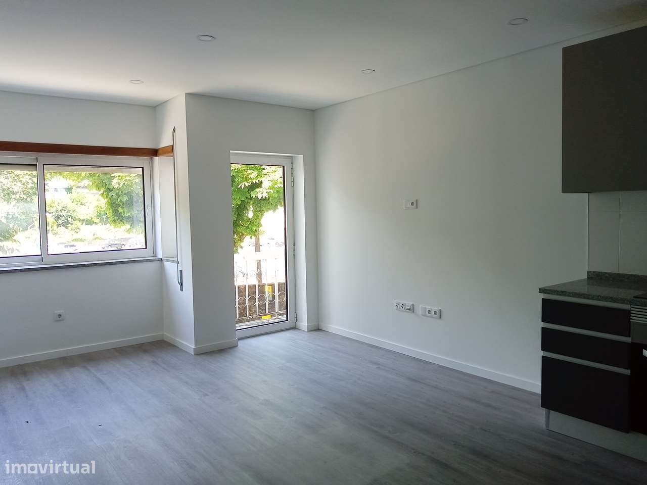 T1 renovado, com eletrodomésticos, no centro da cidade - Grande imagem: 3/13