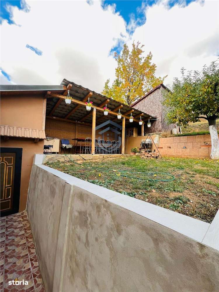 Casa in zona de dealuri - Imagine principală: 5/11