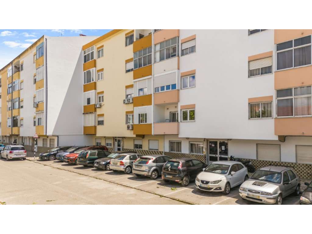 Apartamento T2 em Paio Pires-16