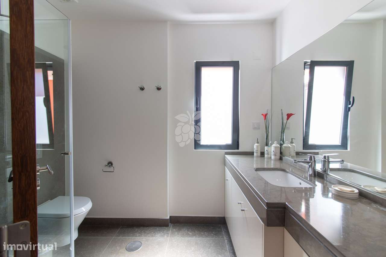 Apartamento T4 Duplex Costa da Guia-30