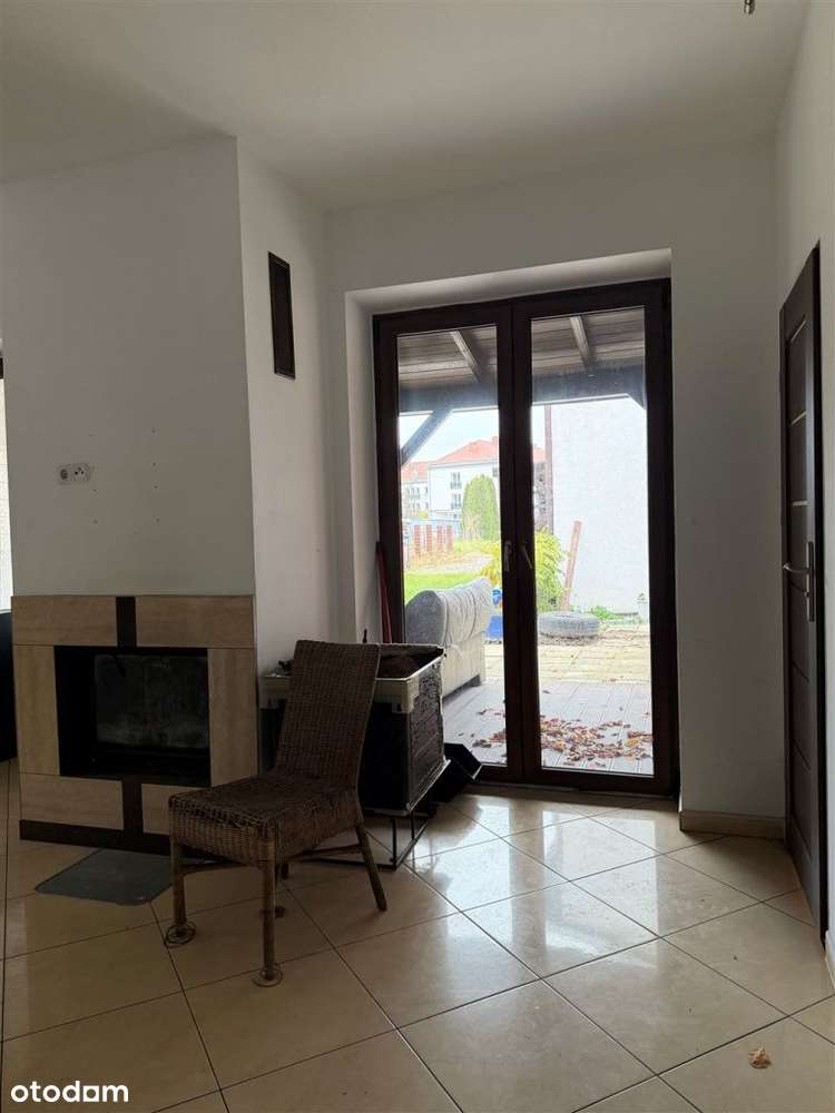 Dom z lokalami handlowymi - centrum Pyskowic.-5