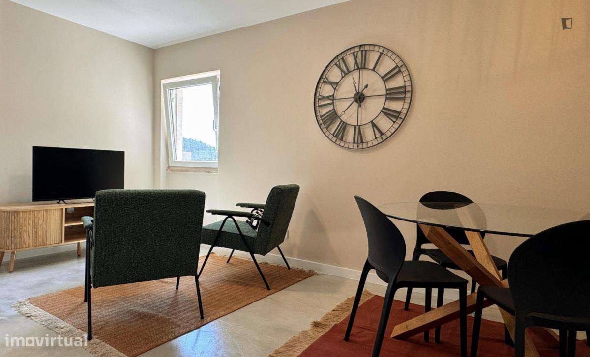 Quarto - localizado em Norton de Matos Coimbra - Grande imagem: 5/9