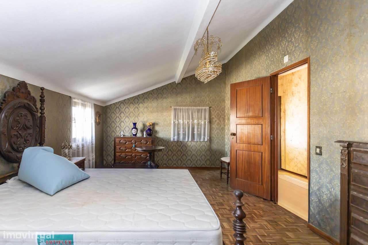 Moradia T5 na Aroeira, Charneca de Caparica, com processo de licenciam-11