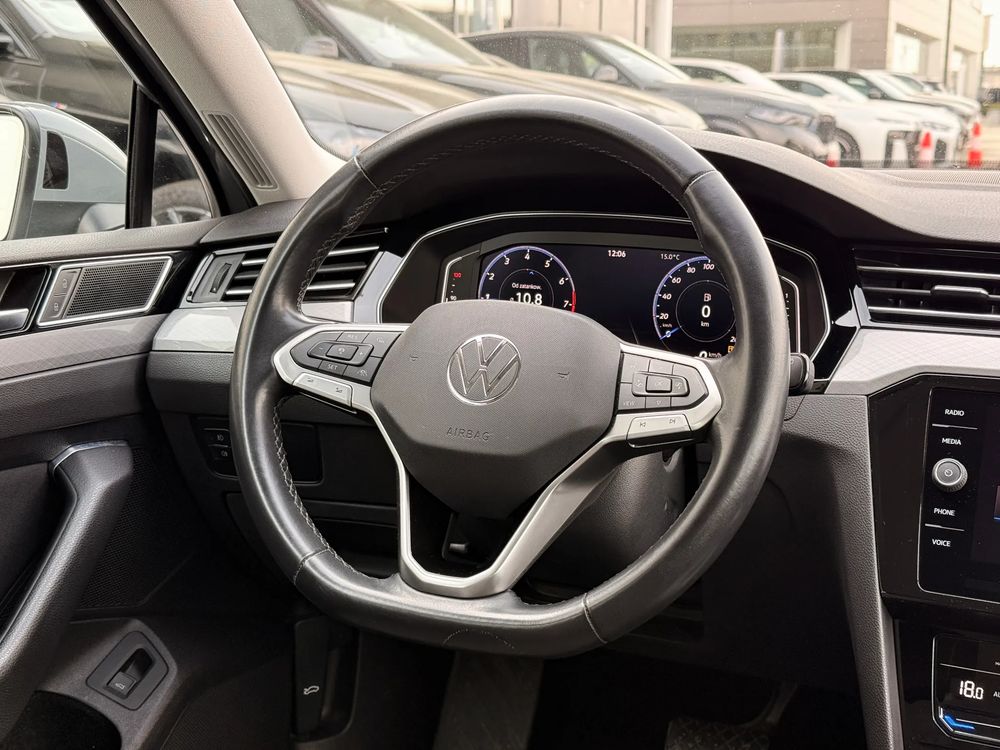 Volkswagen Passat-Variant 1.5 TSI Opf DSG Business 150 KM — zdjęcie 7