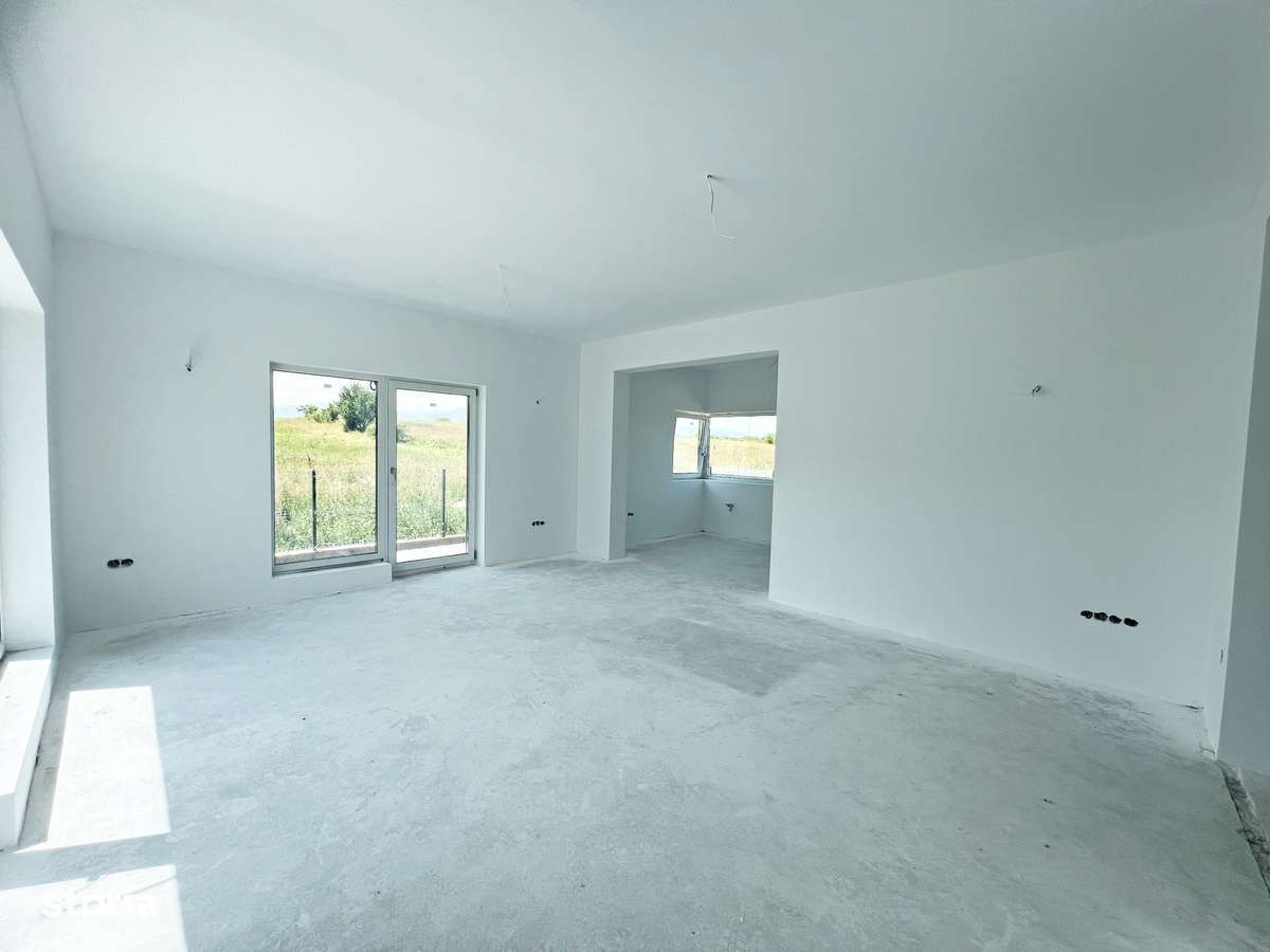 Casă de Vânzare în Cristian, Sibiu - 5 Camere, 2 Terase, Teren 486 - Imagine principală: 5/20