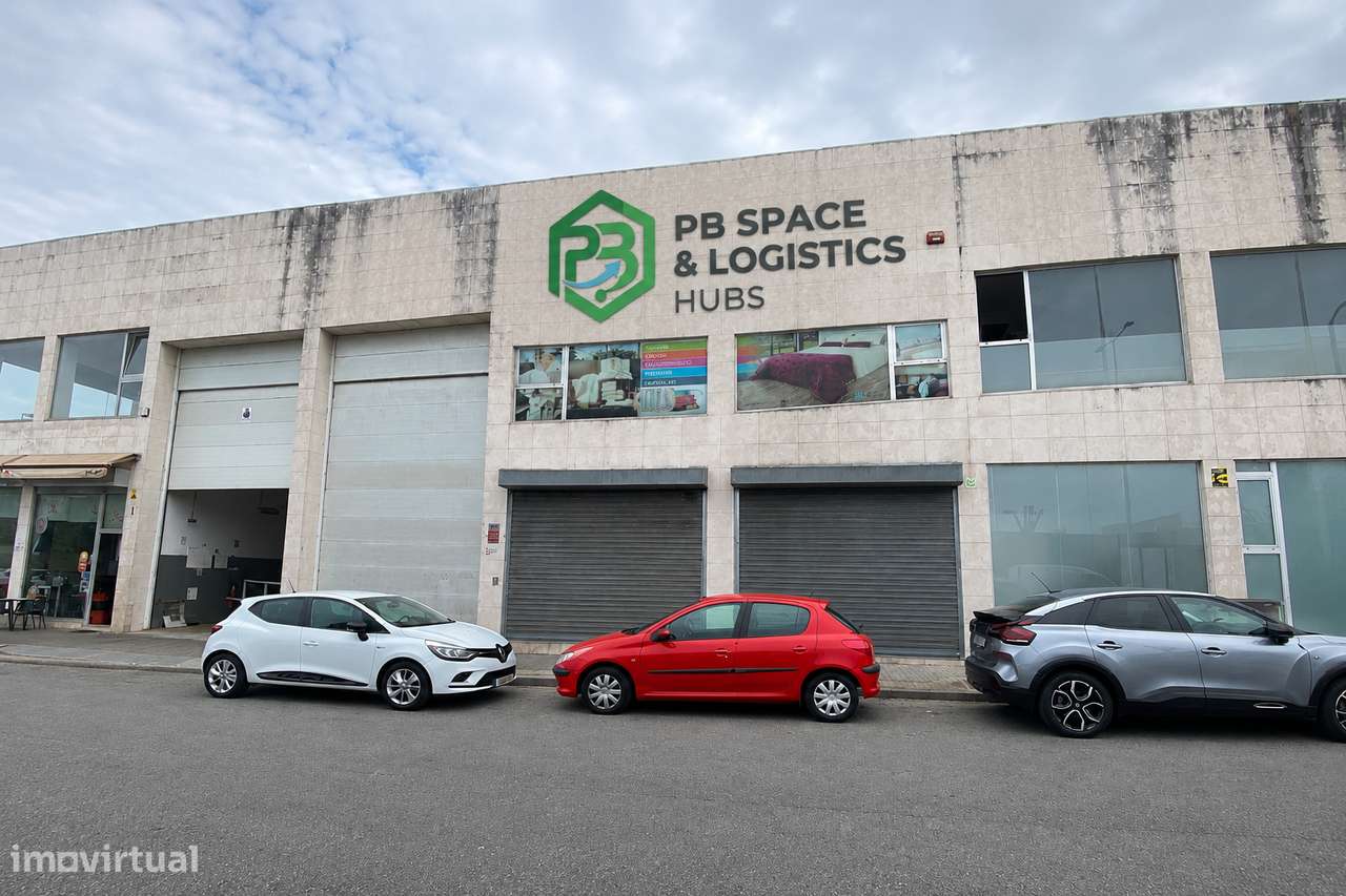 Armazém de 1450m² com estacionamento-0