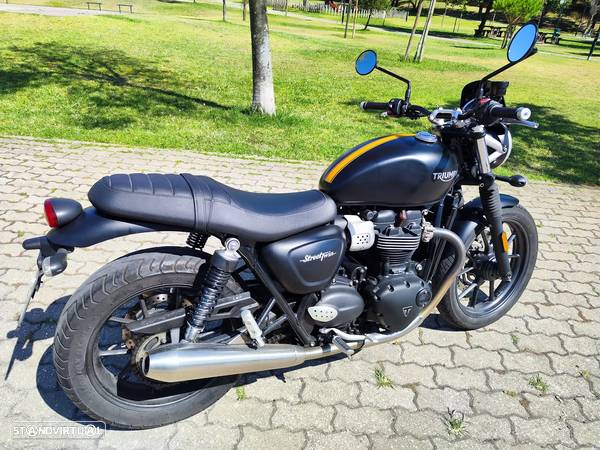 Triumph Bonneville 900 Street Twin - 3