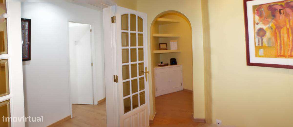 Quarto - localizado em Sete Rios Lisbon - Grande imagem: 4/7