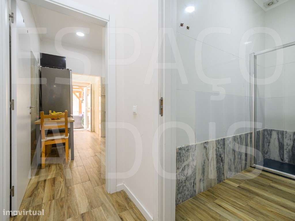Amadora Centro | T3 Remodelado com 2 Suites e um Fantástico Logrado...-31