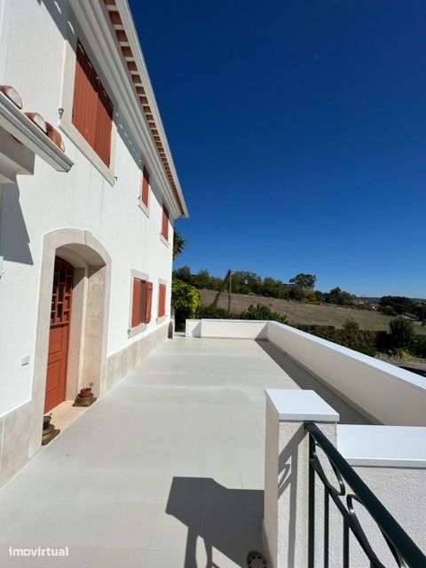 Excelente Moradia c/Piscina, Ringue desportivo, Garagem-17