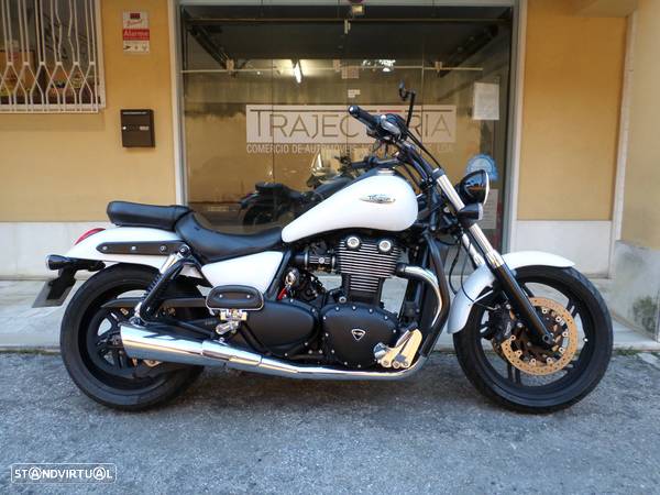 Triumph Thunderbird Storm - 2