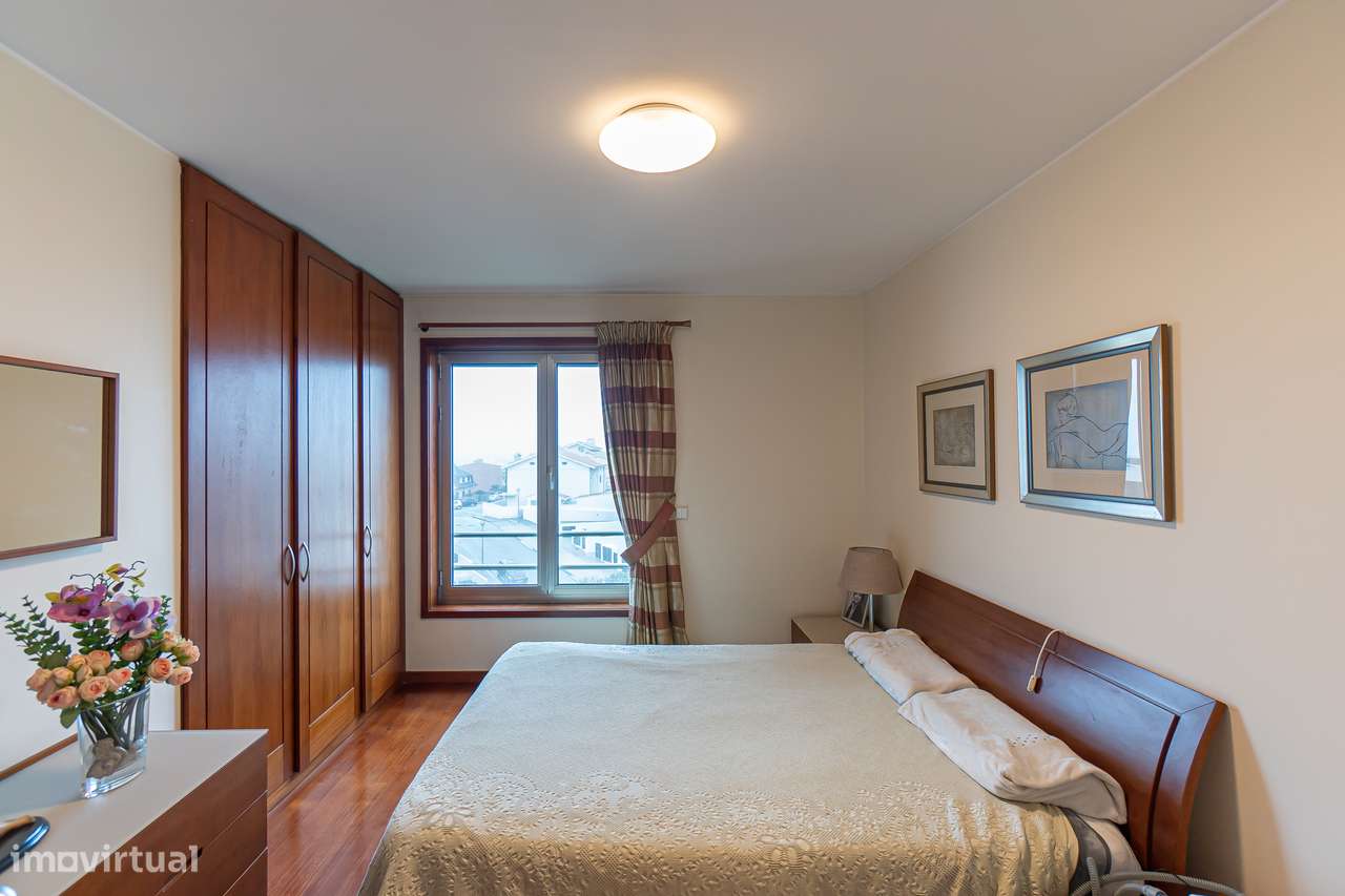 T2 no Último Piso | Condomínio Privado com Piscina | Vista Mar-16