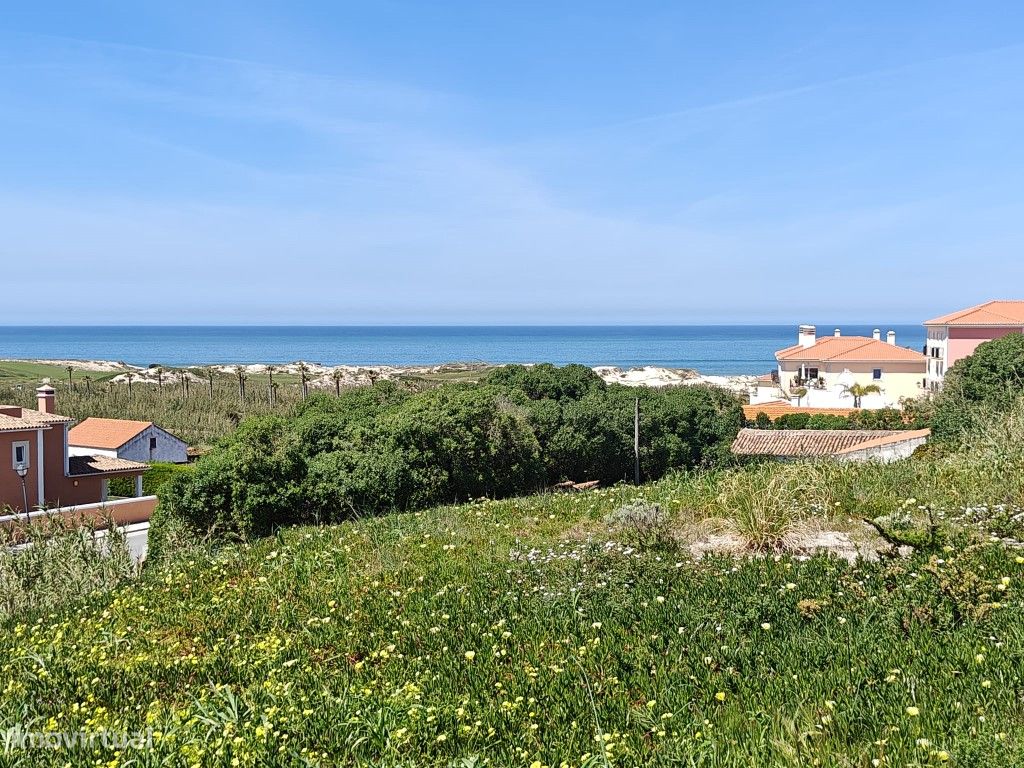 Terreno com vista mar junto aos campo...