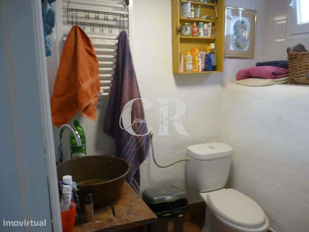 Duas casas habitáveis numa aldeia tradicional de montanha em Alvares,-22