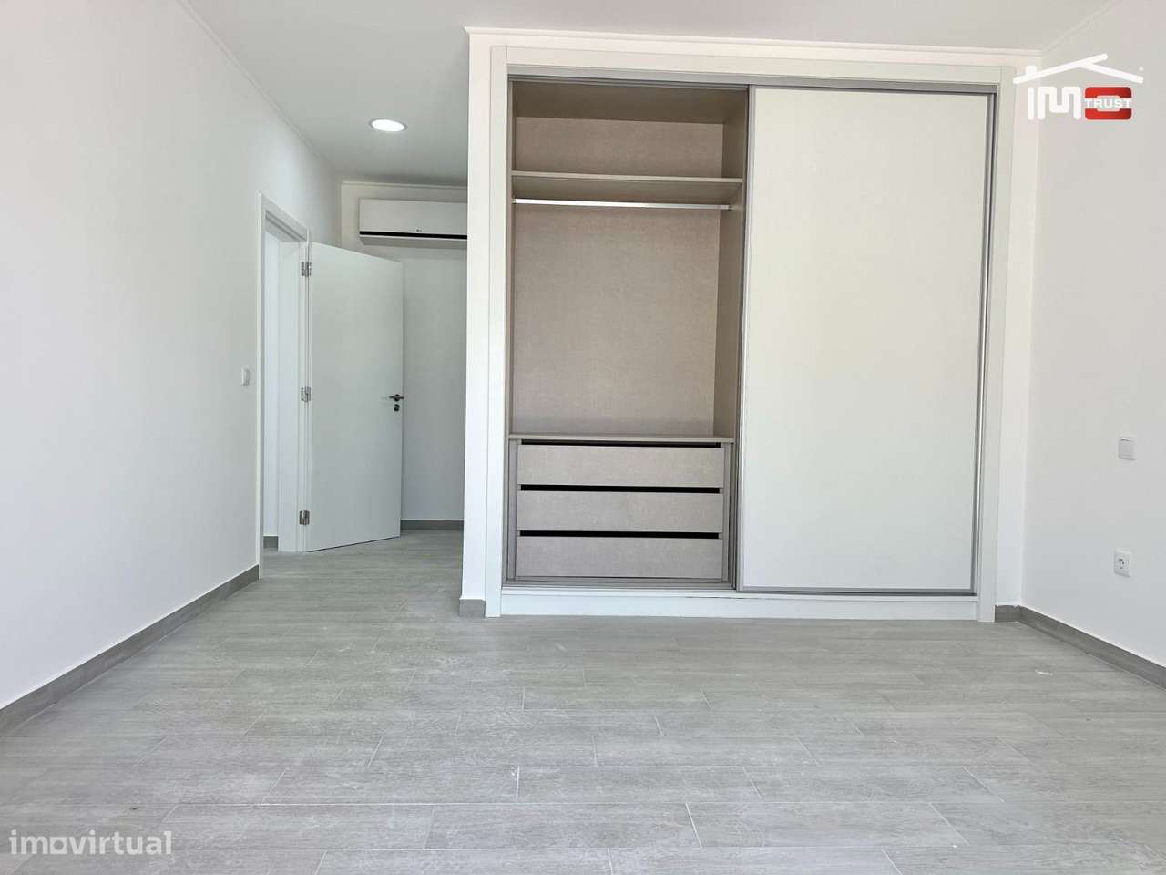 Incrível Moradia T4-10