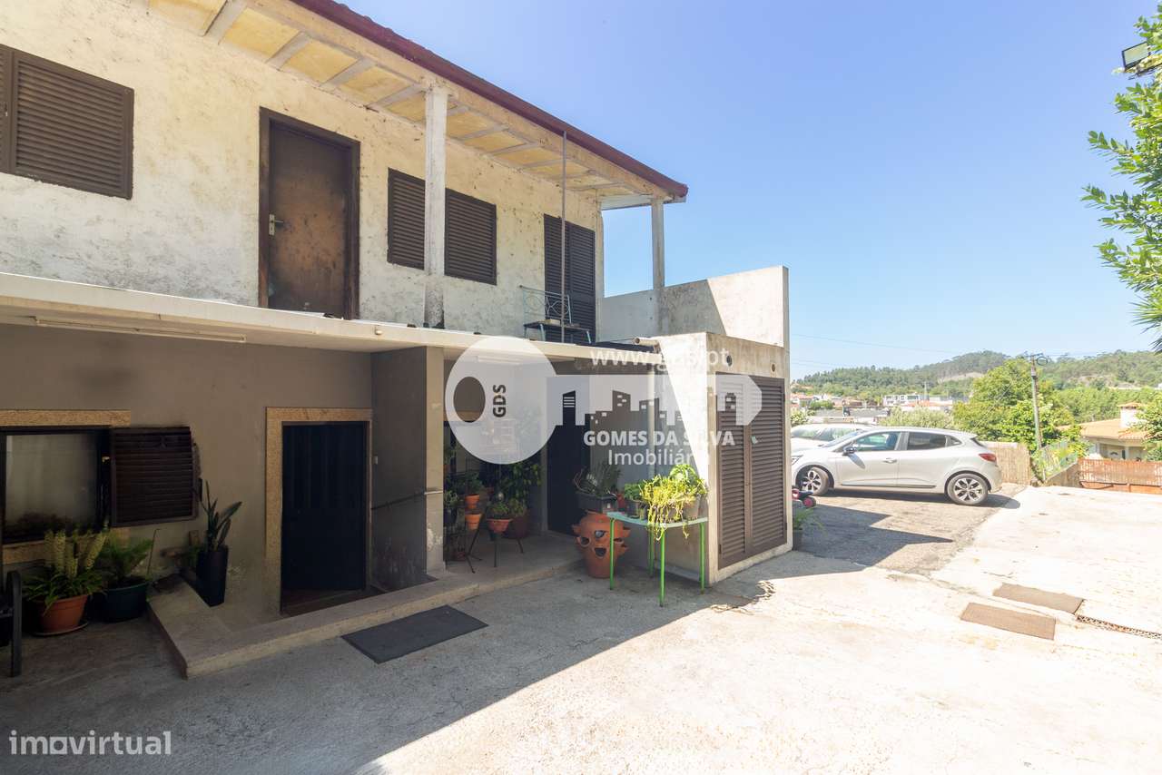Moradia T3+1 com Espaços Comerciais – Ideal para Viver e Investir-28