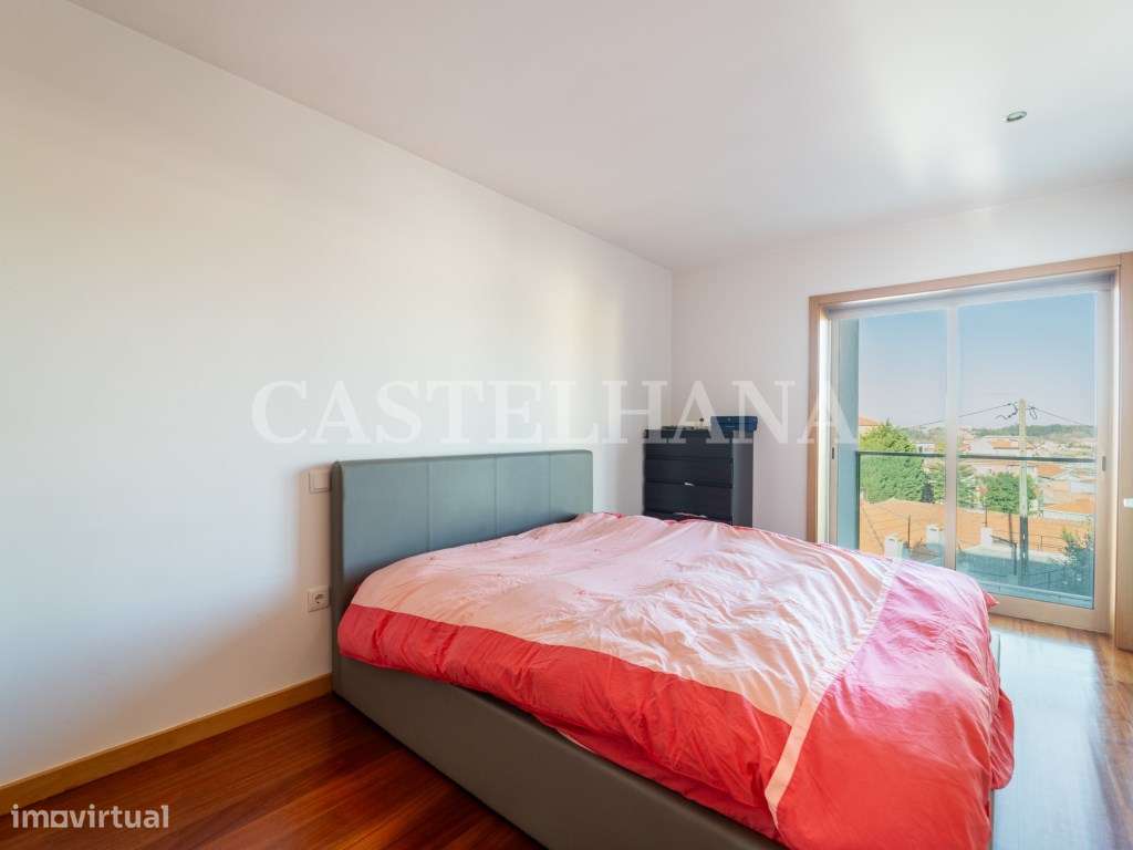 Moradia T4+1 com jardim, terraços e garagem privada, próxima a Mari...-28