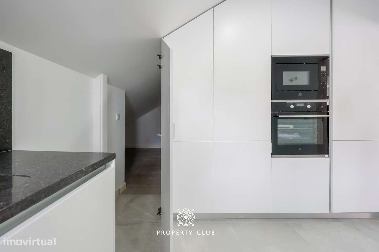 Apartamento T3 em fase de remodelação em Queluz-10