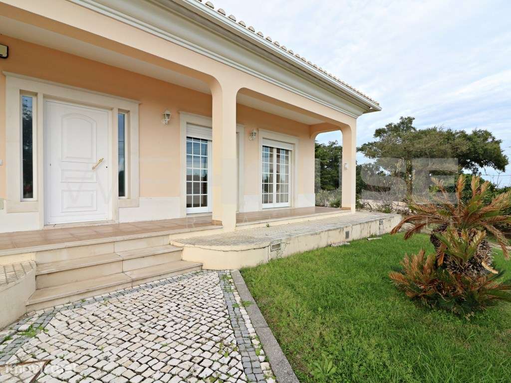 Moradia T4 com 280 m2, inserida em terreno com 2500 m2 em Palmela-28