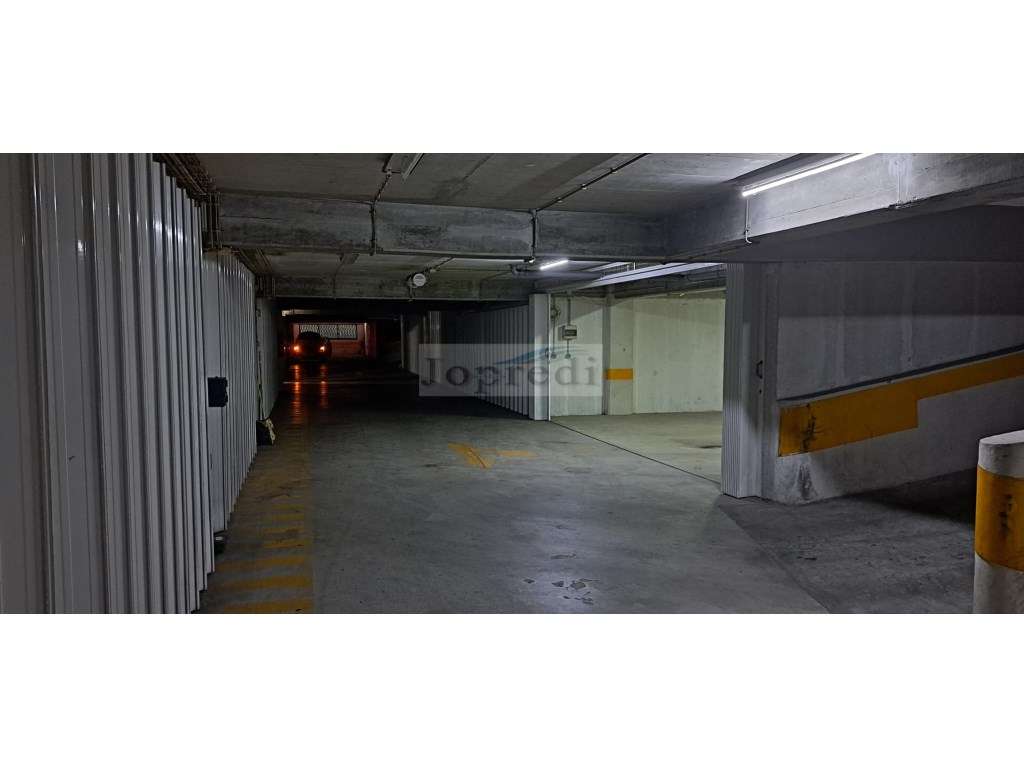 Garagem Box para 3 automóveis-6