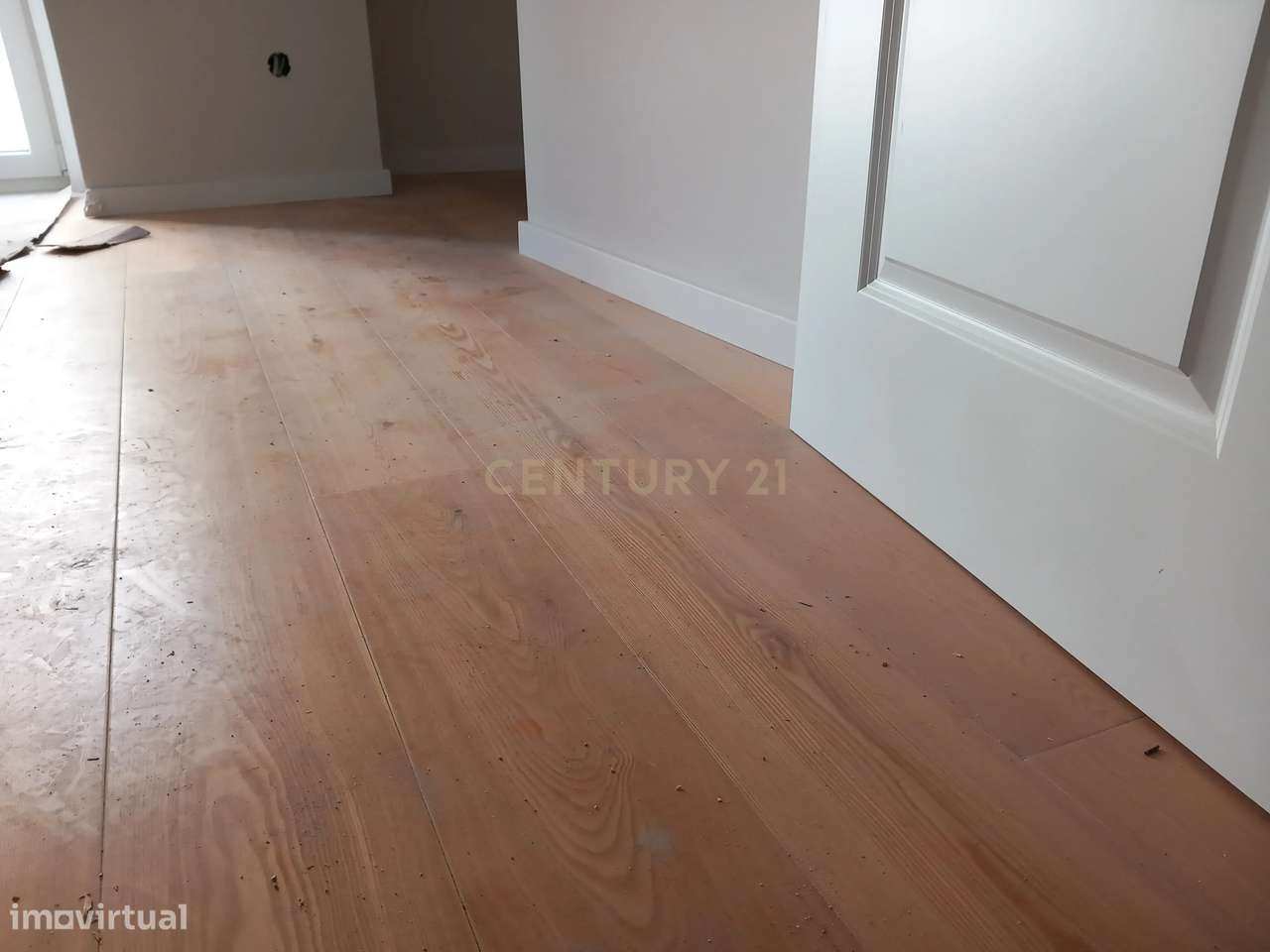 T2 NOVO COM TERRAÇO NA ZONA HISTÓRICA DO SEIXAL - Grande imagem: 5/15