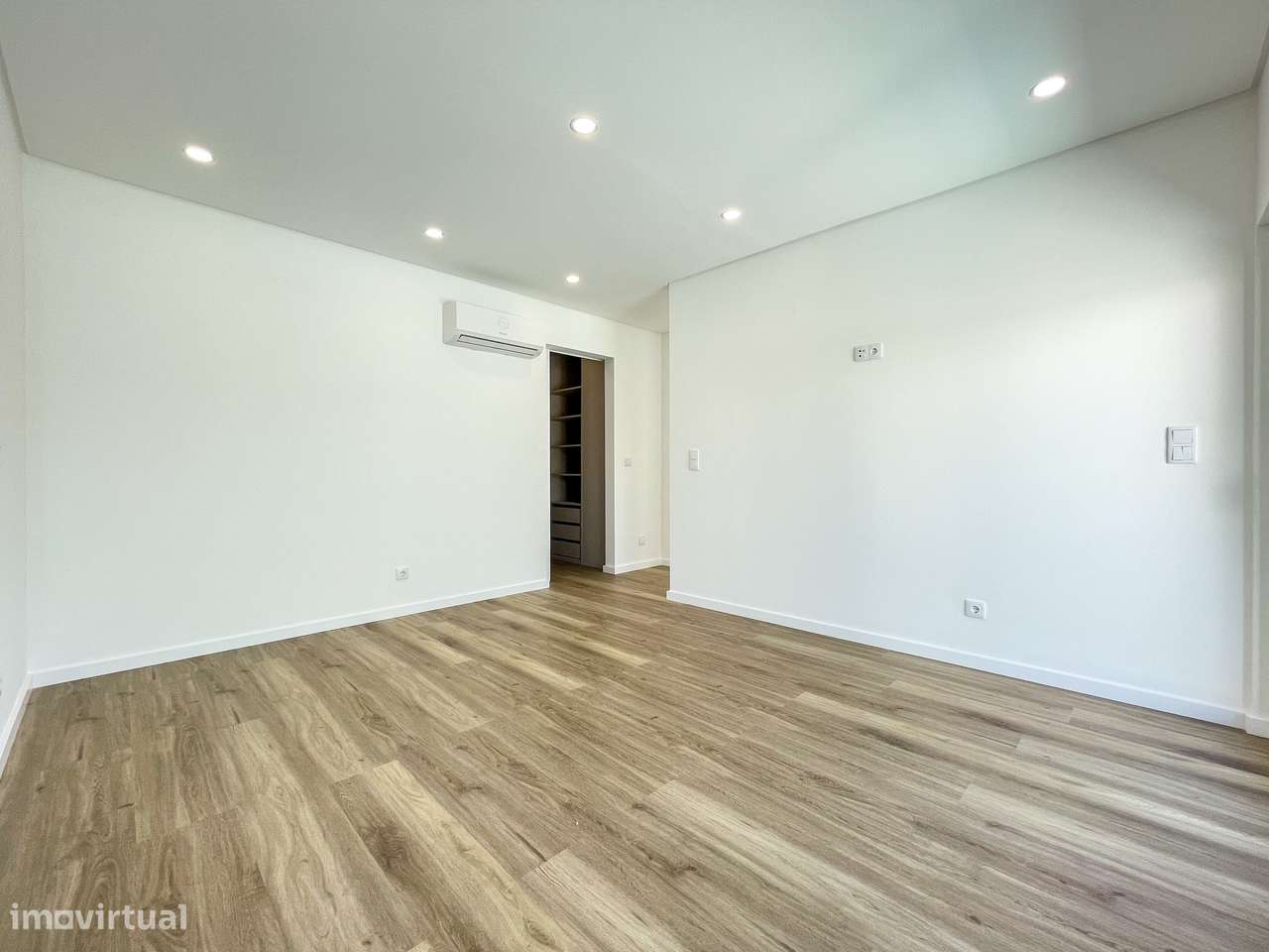 Moradia T4 com Piscina - Santa Iria de Azoia (Bairro da Salvação)-6